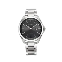 watch visuals calibrated with dial sharpness and tonal balance for product pages